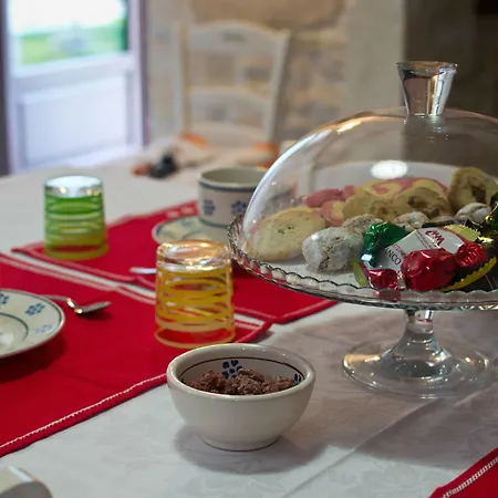 לינה וארוחת בוקר Trulli Donna Isabella לוקורוטונדו