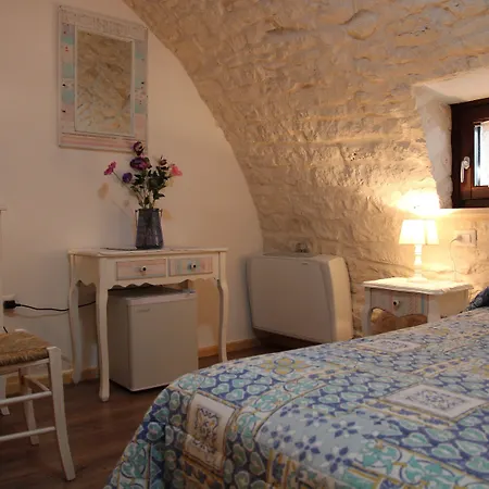 Trulli Donna Isabella 4* לוקורוטונדו