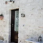 Trulli Donna Isabella 4* לוקורוטונדו
