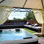 Trulli Donna Isabella לינה וארוחת בוקר לוקורוטונדו